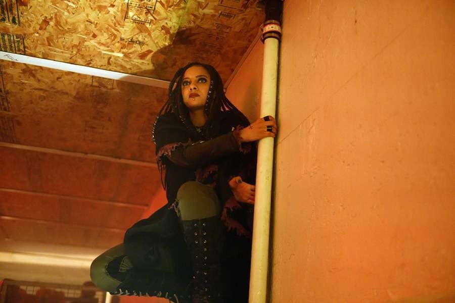 Jada (Aleyse Shannon) est une sorcière très puissante qui a quitté les Ainées.